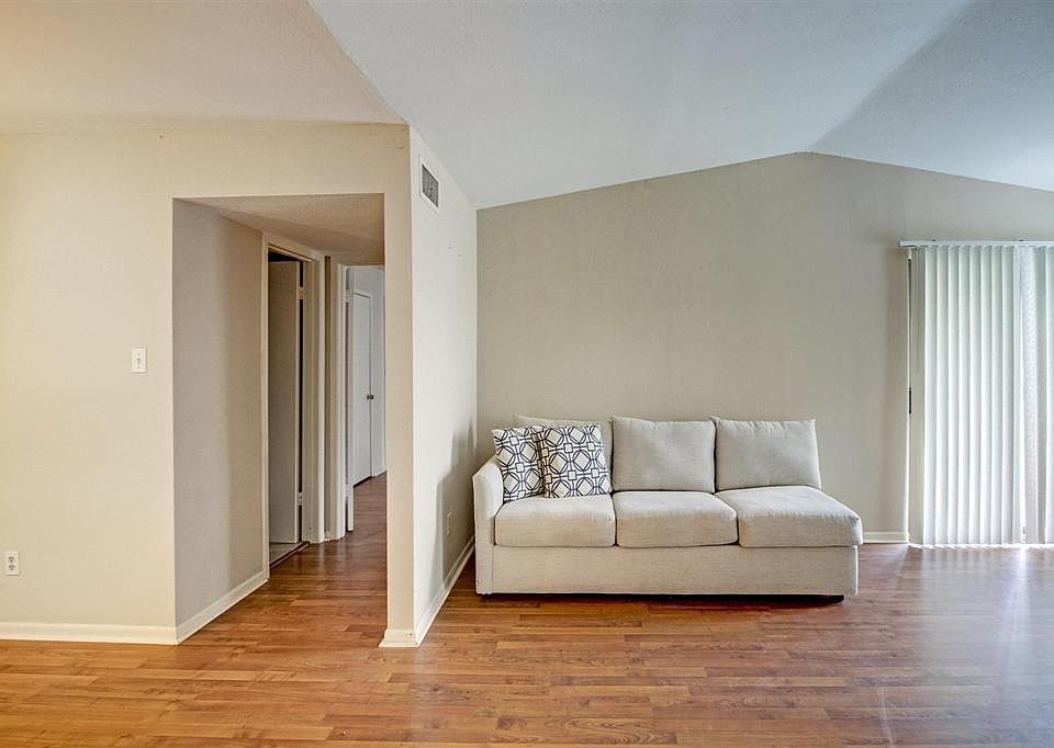 1st image of 17401 Red Oak Dr #38