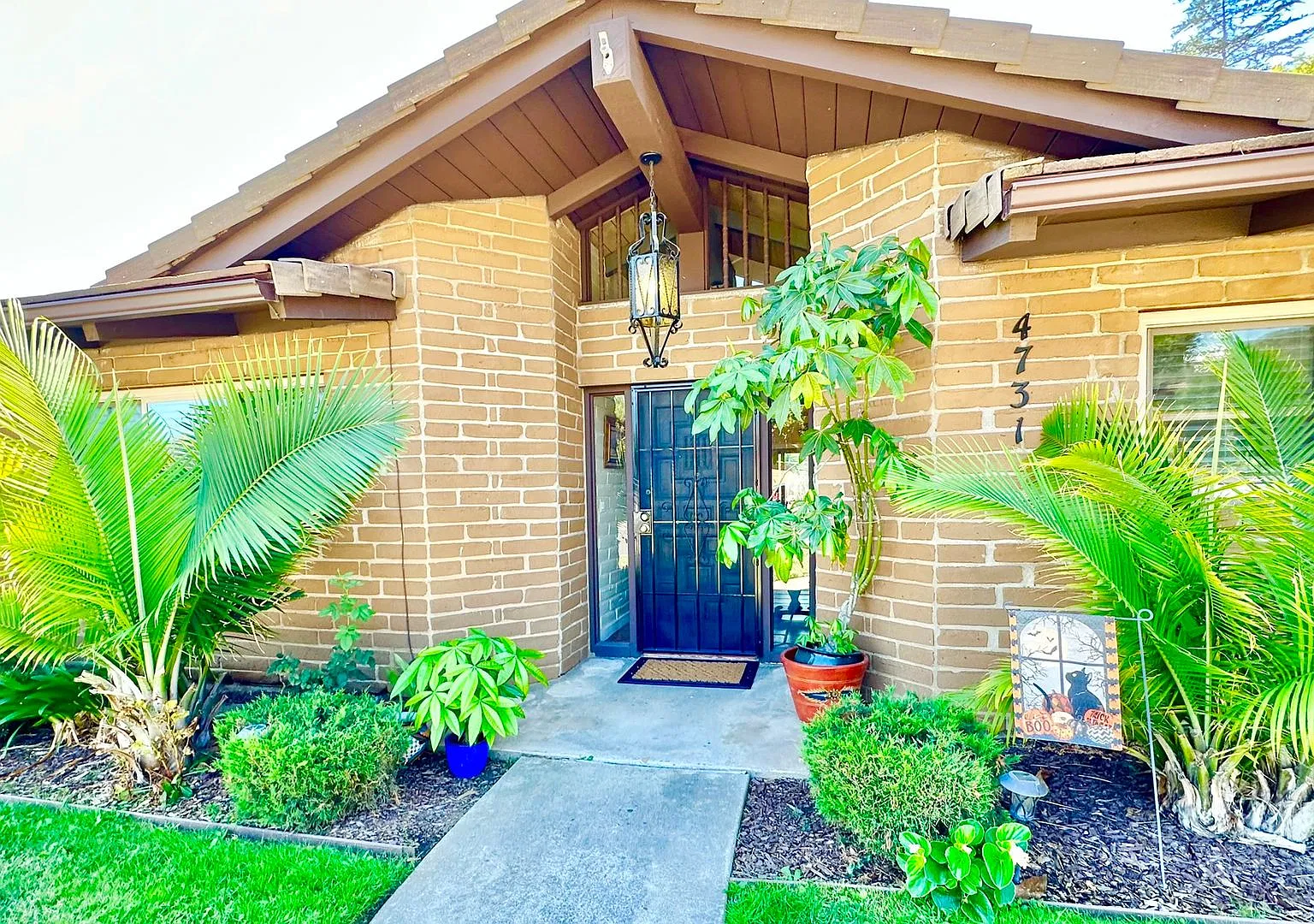 Beautifully Appointed & Fully Furnished, Shorter Term Rental in Quiet & Desirable Pala Mesa Villa... — Photo 2