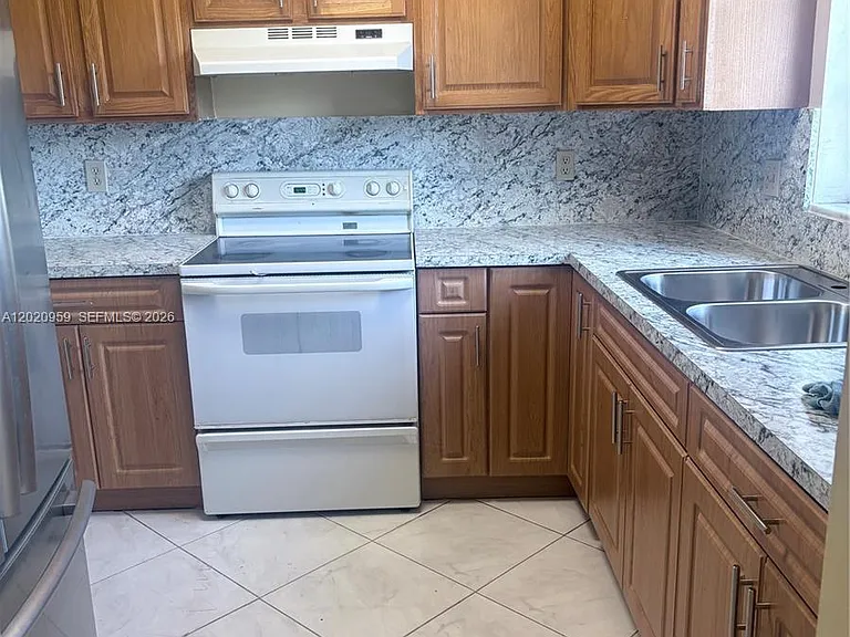 5300 Washington St #R101 — Photo 2