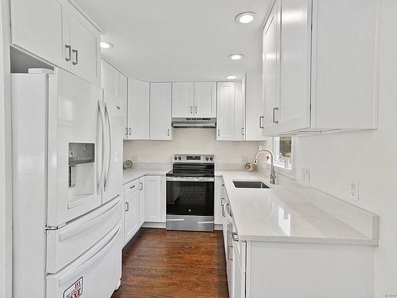 4th image of 52 Harrison Ave #2