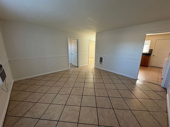 5th image of 612-614 N College Dr #6