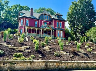 1155 Grove Ter, Dubuque, IA 52001