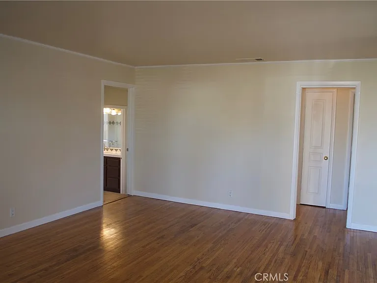 2528 W Flower Ave — Photo 6