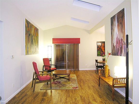 5th image of 258 Moorewood Ave