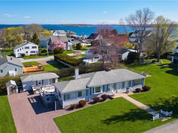 10 Parkman Ave, Narragansett, RI 02882