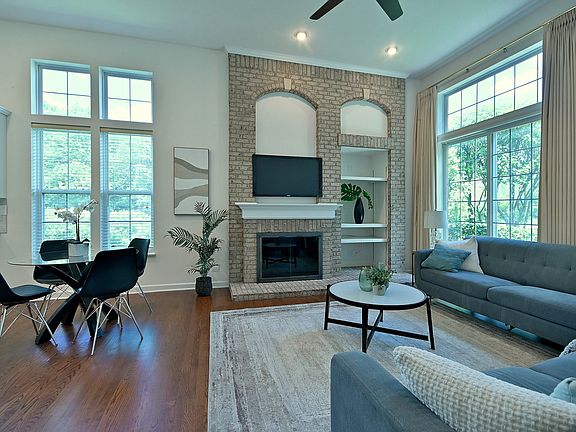 4th image of 715 Masters Ln