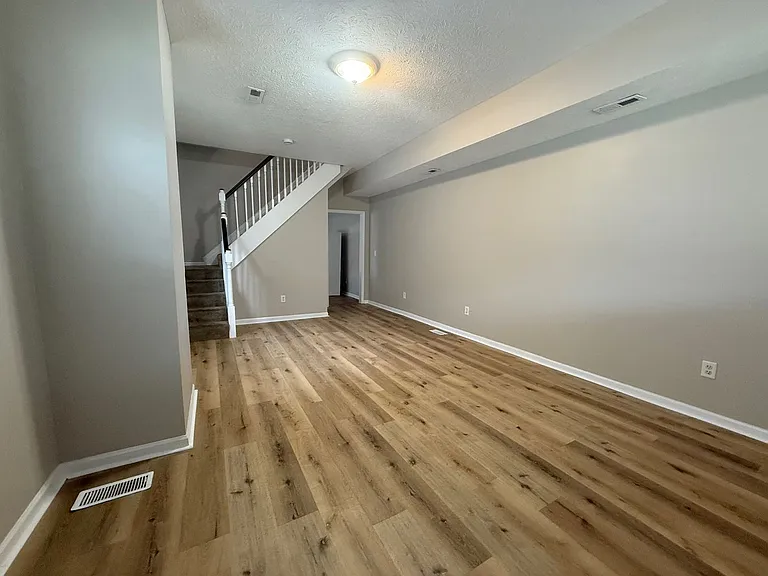 2020 Boyd Ave — Photo 3