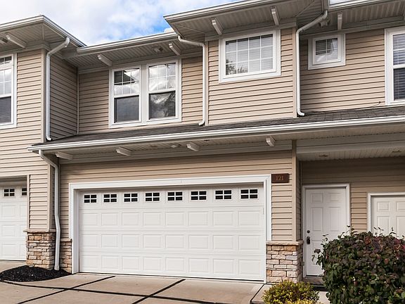 3rd image of 121 Stonegate Cir