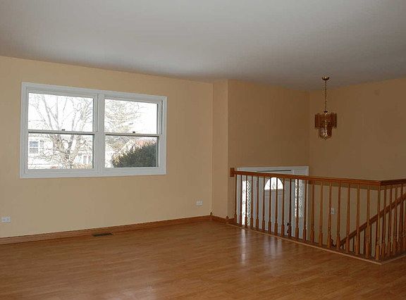 4th image of 169 W Wrightwood Ave