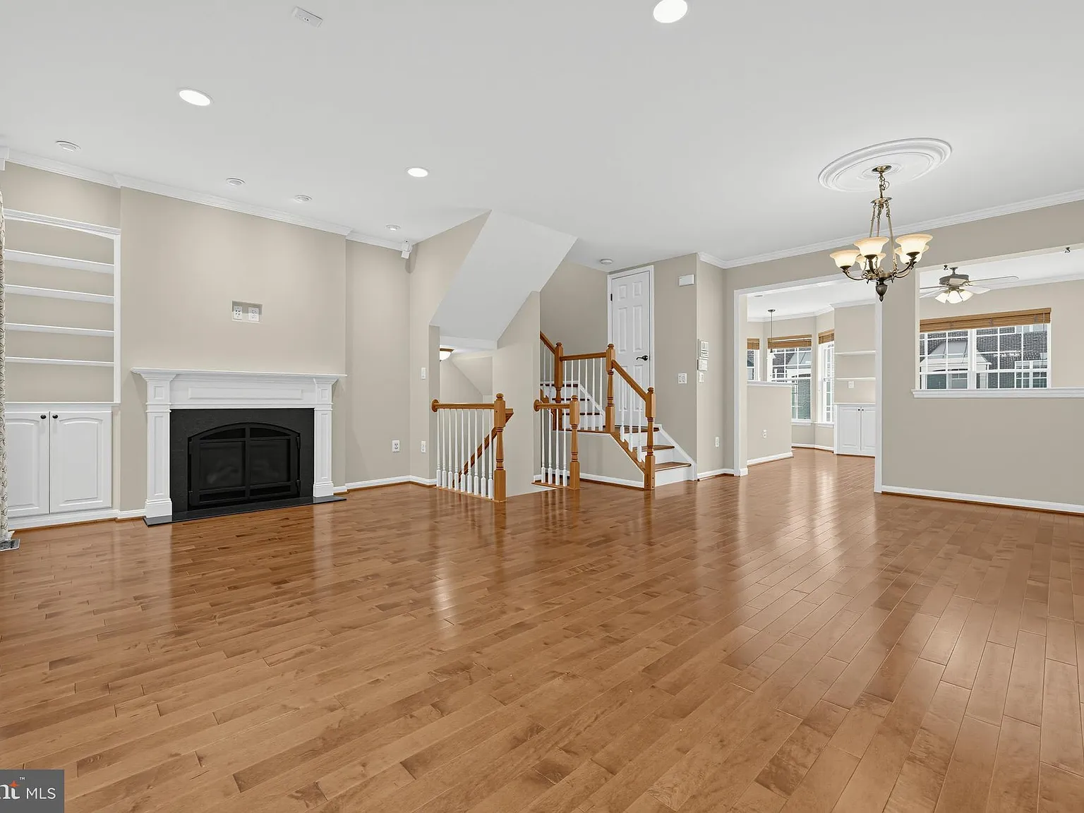 3 bed, 4.0 bath, 2176 sqft, $3,500 — Photo 4
