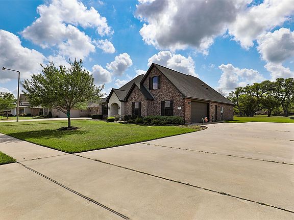4th image of 717 Rustic Oaks Dr