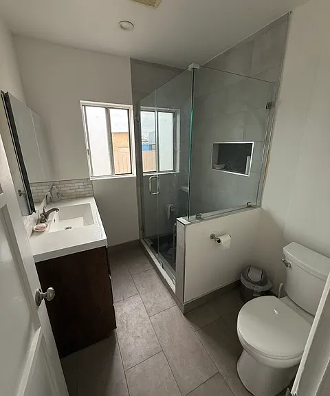 6323 Clybourn Ave — Photo 3