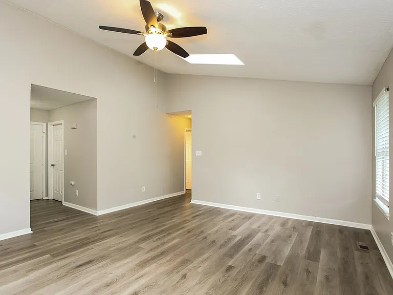 7825 Jaclyn Dr — Photo 5