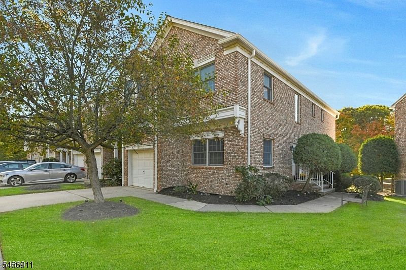 1st image of 25 Hidden Pond Ct