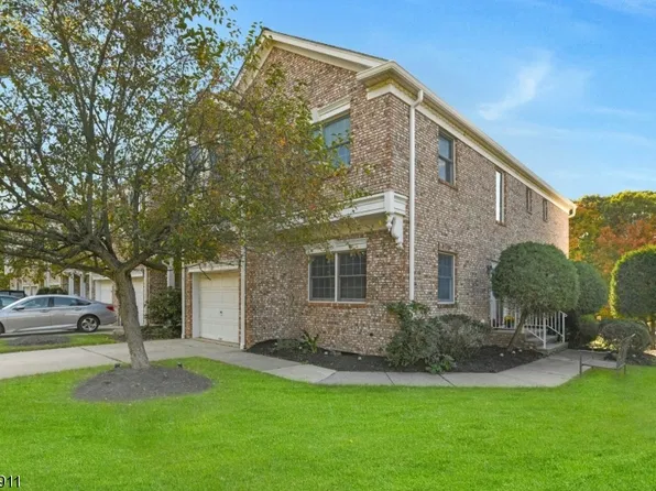 25 Hidden Pond Ct, Raritan Boro, NJ 08869