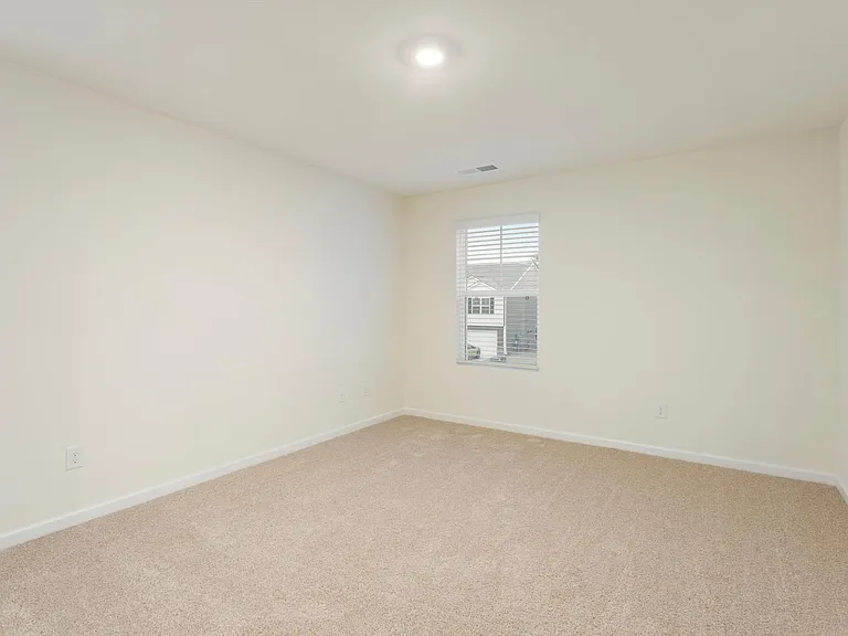 196 Quarter St — Photo 20