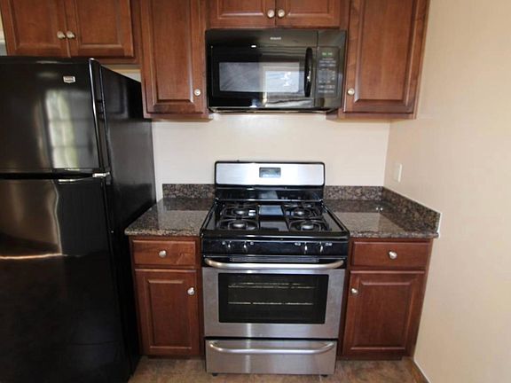 Modern gas stove that's fantastic for cooking!