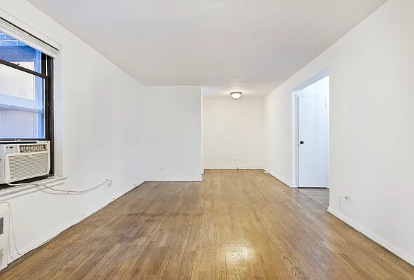 Sold by Manhattan Flats | media 6