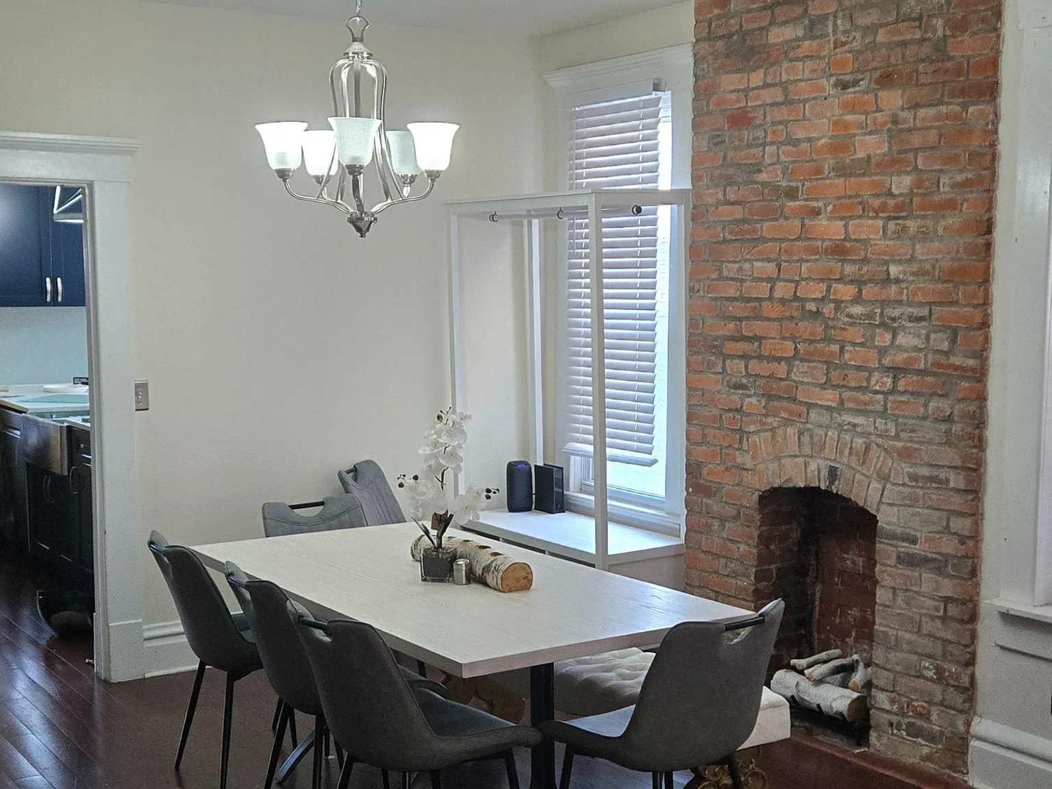 4 bed, 1.5 bath, 1919 sqft, $1,252 — Photo 3