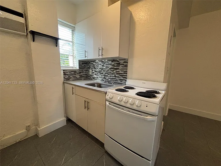 1843 Dewey St #110 — Photo 7