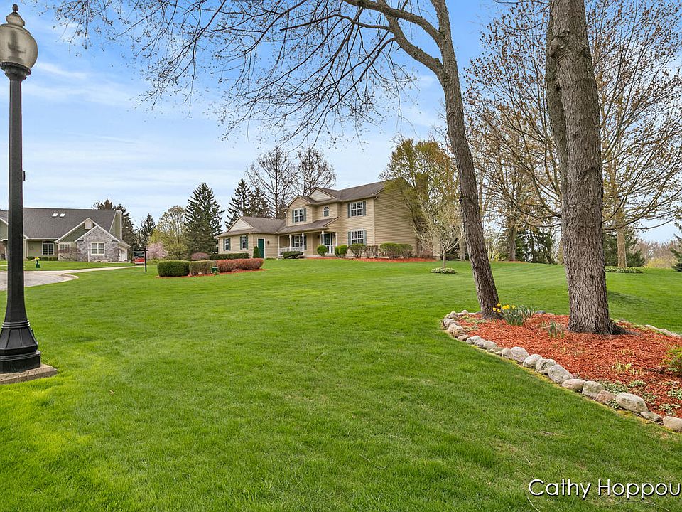 255 Oakwood Ct, Ionia, MI 48846 Zillow