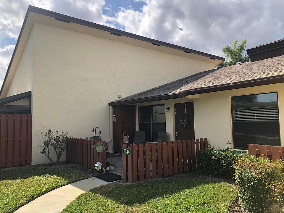 2nd image of 8044 SE Villa Circle