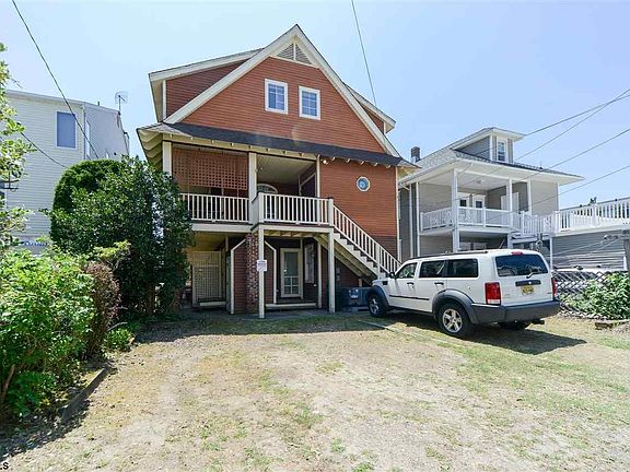 2nd image of 821 Park Pl #25