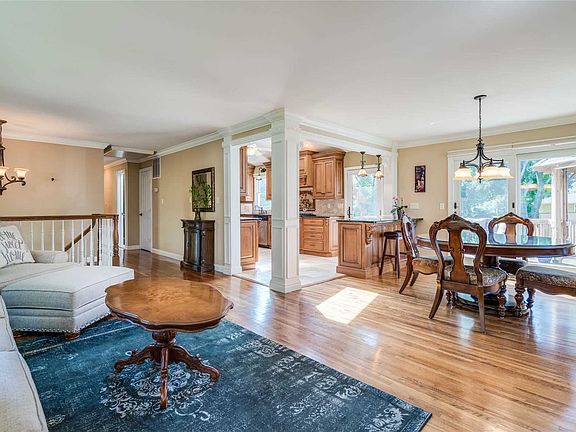 3rd image of 14 Wendy Ln