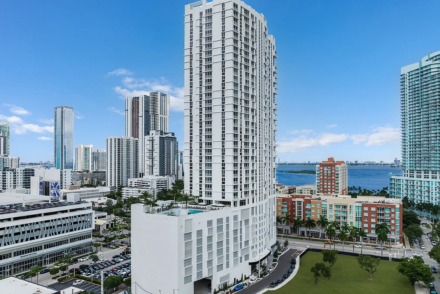 2000 Biscayne — Photo 1
