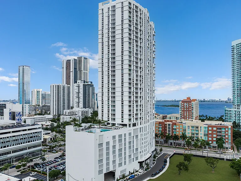 2000 Biscayne — Photo 1