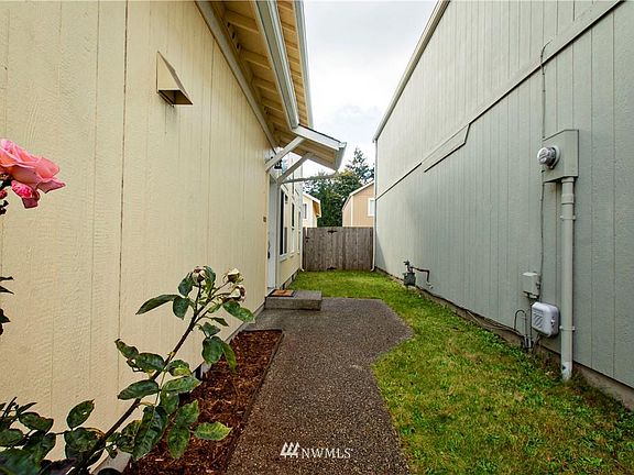 3rd image of 6309 Shelby Ct SE