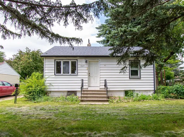 809 18th St N, Moorhead, MN 56560