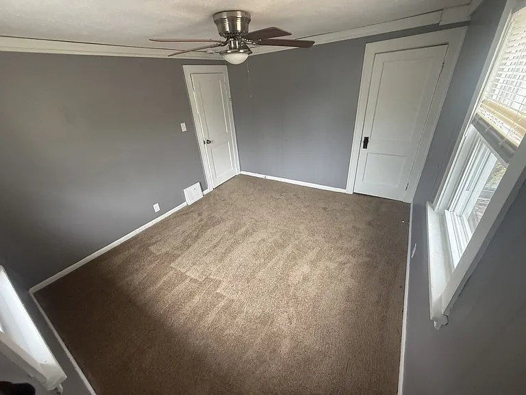 10409 Nelson Ave — Photo 10