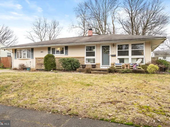 41 Fleetwood Dr, Hamilton, NJ 08690