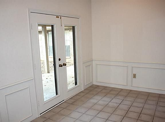 3rd image of 5236 Prairie Creek Dr