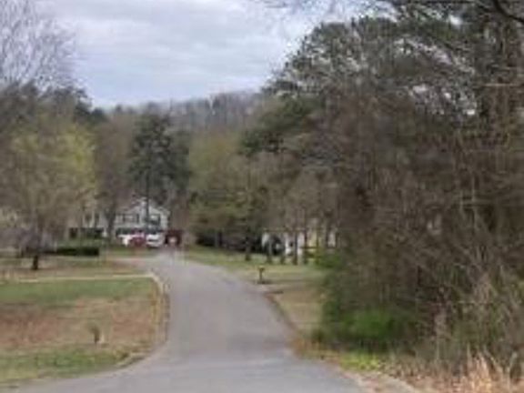 Exterior Neighborhood (street photo)
