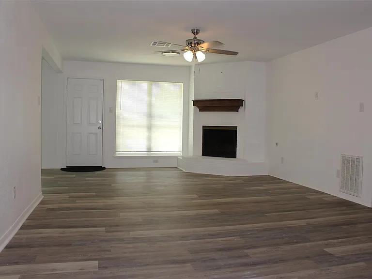 1802 Sleepy Creek Way — Photo 2