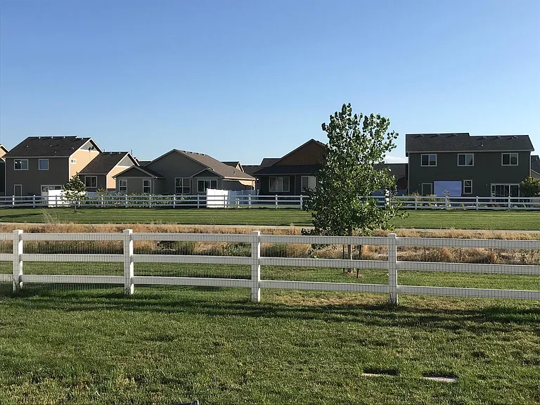 823 Lakebrook Ct — Photo 13