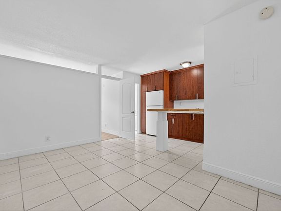 2nd image of 4081 N Dixie Hwy APT 17