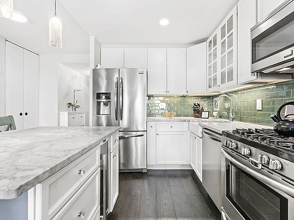 4th image of 300 E 59th St APT 1707