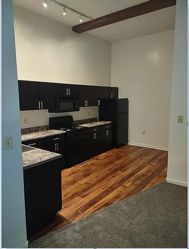 Marlboro Classic Apt & Redwood Square — Photo 42