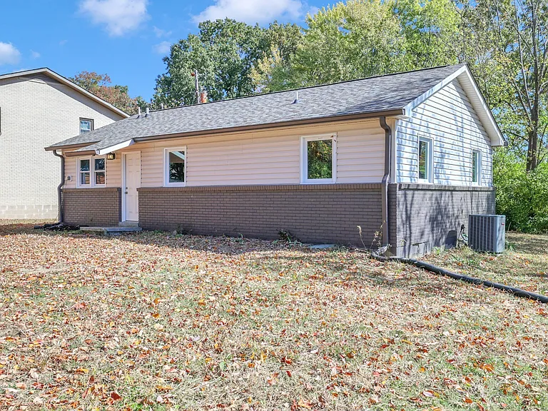 7108 Hicks Ct — Photo 32