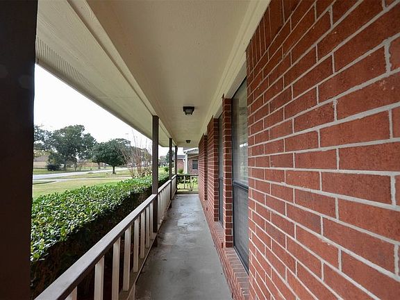3rd image of 8135 Glenbrook Dr