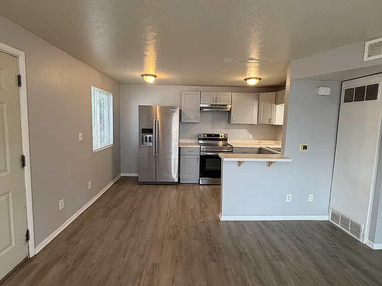 3335 Benton St #4 — Photo 8