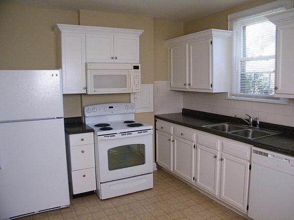 5th image of 2792 Indianola Ave #2792