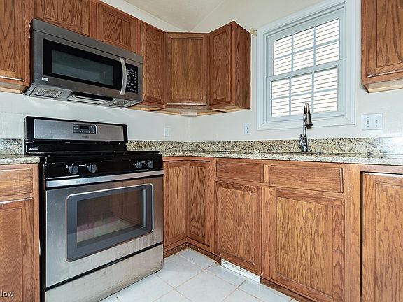 3rd image of 3932 Dugans Landing Dr