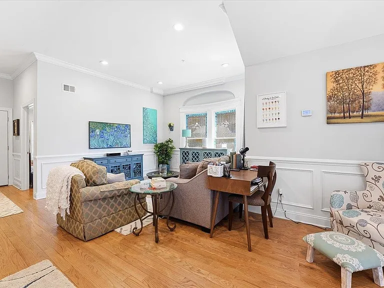 41 Bentley Ave — Photo 11