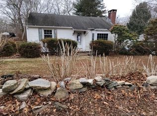 28 Cross Rd, Waterford, CT 06385