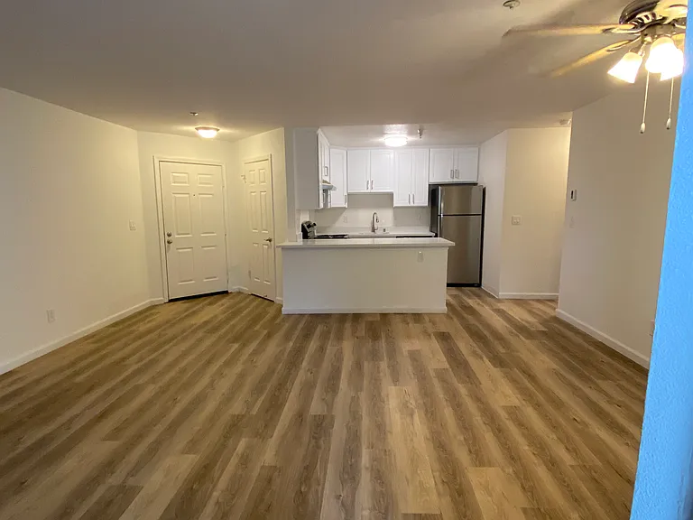 Deer Park Apartments - 95-99 Professional Center Pkwy — Photo 18
