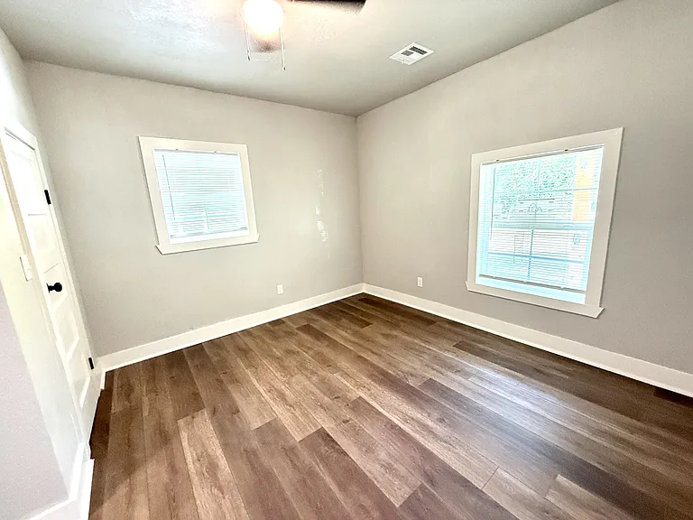 721 Roff St NE — Photo 9